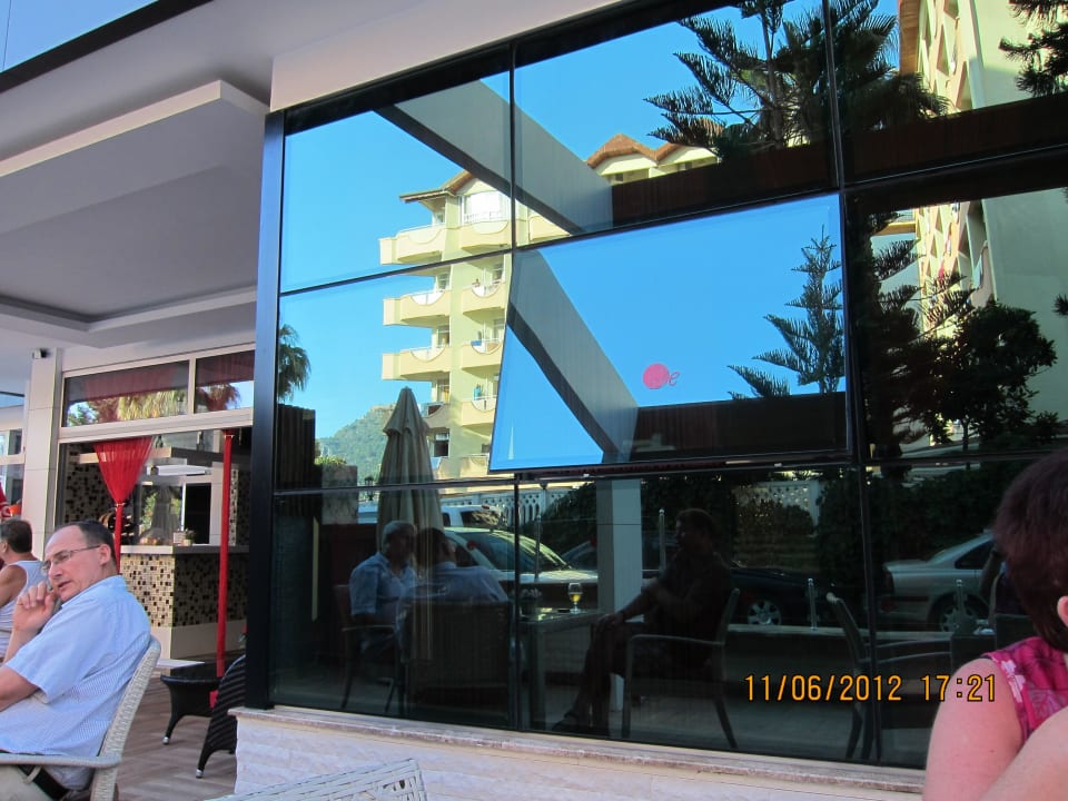 Außenbereich. Im Spiegel Hotel Sarah Hatipoglu Beach Hotel