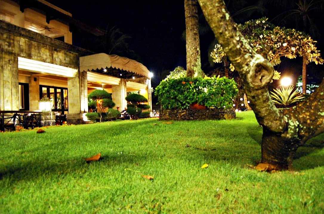 Das "Bella Singaraja" wunderschön beleuchtet InterContinental Bali Resort