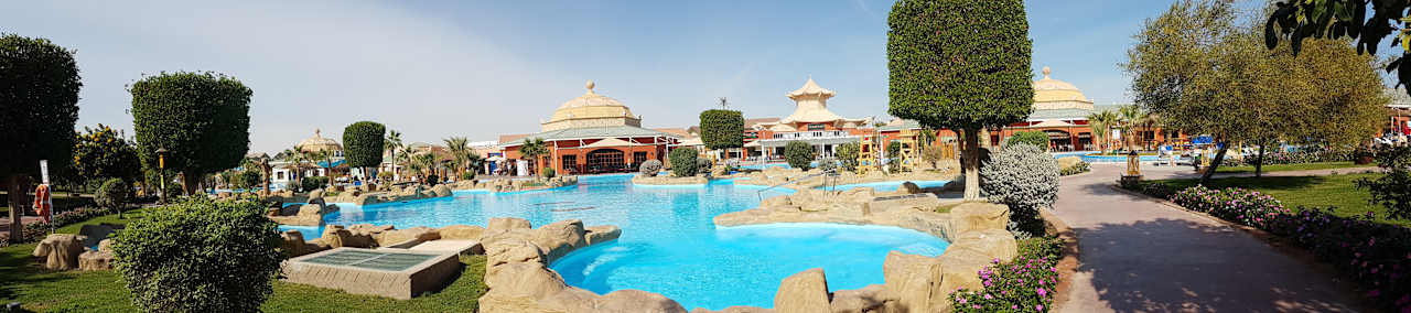 Blick auf die Restaurants Pickalbatros Jungle Aqua Park Resort - Neverland Hurghada