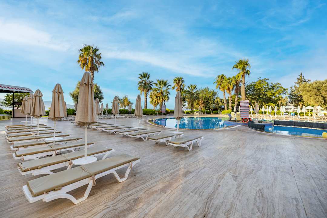 Pool Hotel The Holiday Resort