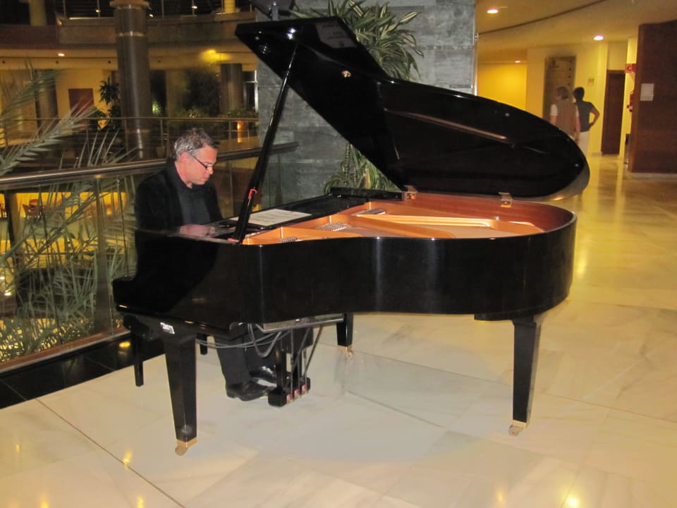 Pianospieler R2 Pajara Beach