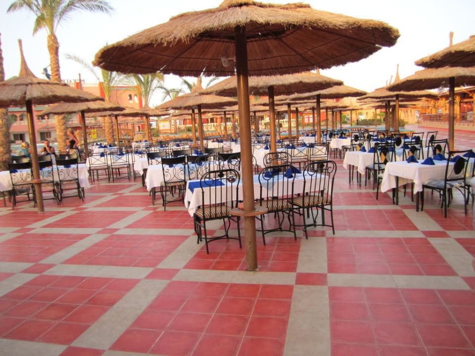 Büffet am Pool Pickalbatros Aqua Vista Resort - Hurghada