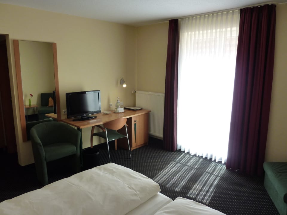 Blick zum Schreibtisch Altstadthotel Kneitinger