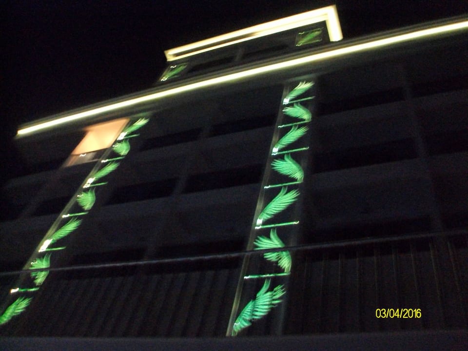 Hotel bei Nacht Palm World Side Resort & Spa