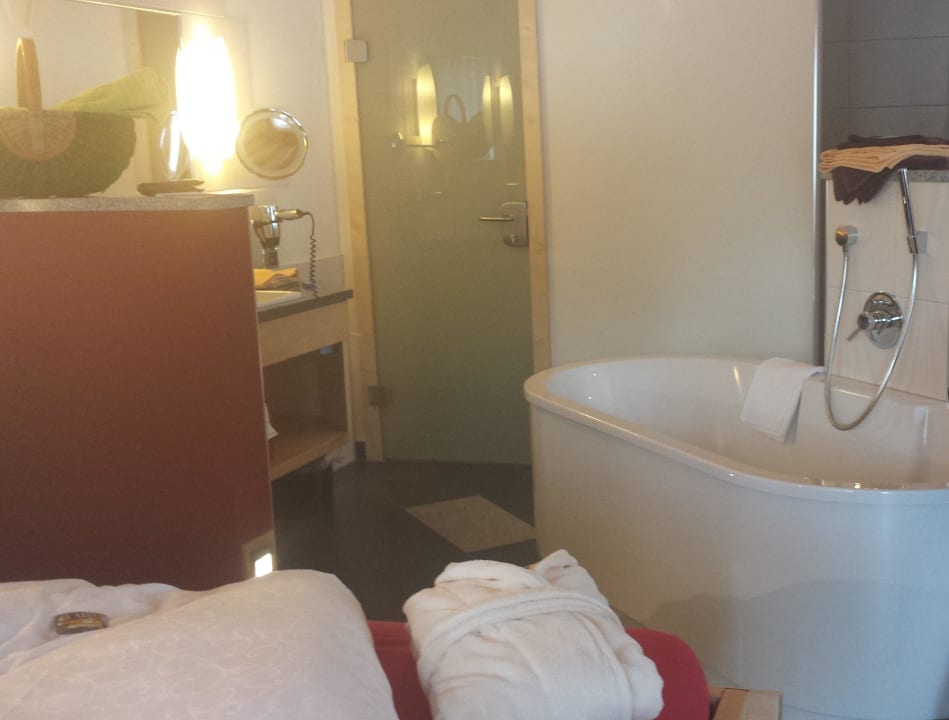 Badewanne mitten im Raum 1. Bier & Wohlfühlhotel Gut Riedelsbach