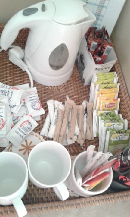 Ausreichend Auswahl im Zimmer JAZ Aquamarine Resort