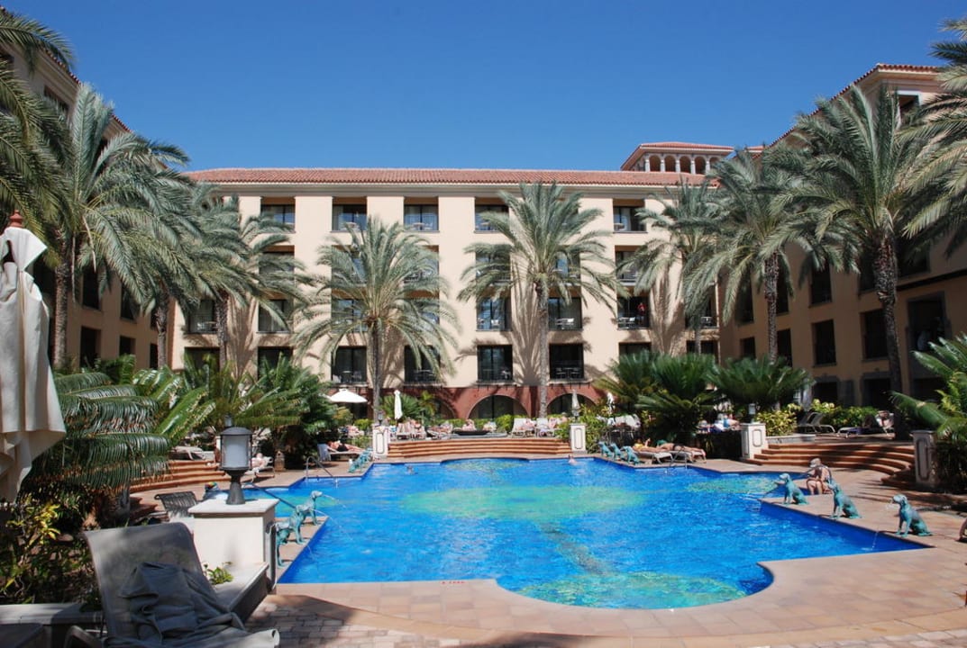 Jeden z basenów Lopesan Costa Meloneras, Resort & Spa