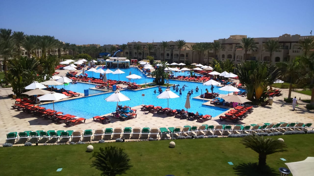 Blick von der Lobbyterrasse auf einen der Pools Rixos Sharm El Sheikh Adults Only 18 +