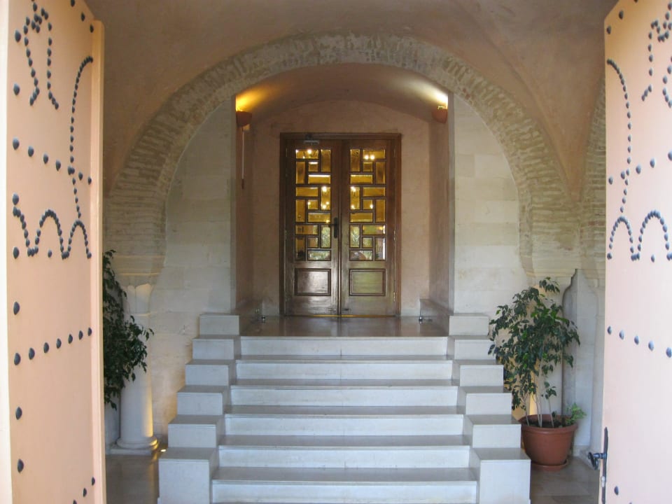 Hoteleingang Diar Lemdina Hotel