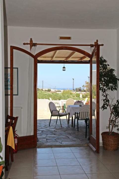 Blick vom Restaurant zur Terrasse Hotel Eri