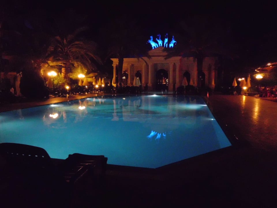 Restaurant bei Nacht Hotel Yetkin