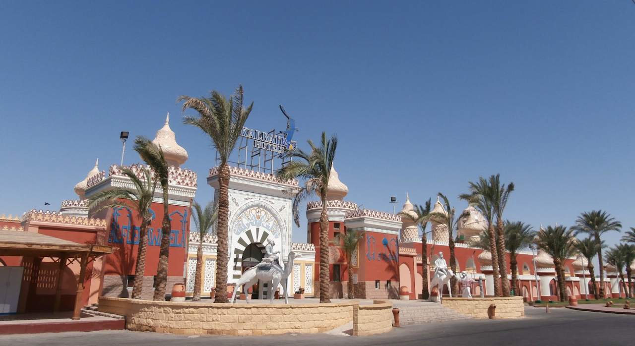 Вид на отель Pickalbatros Alf Leila Wa Leila Resort - Neverland Hurghada