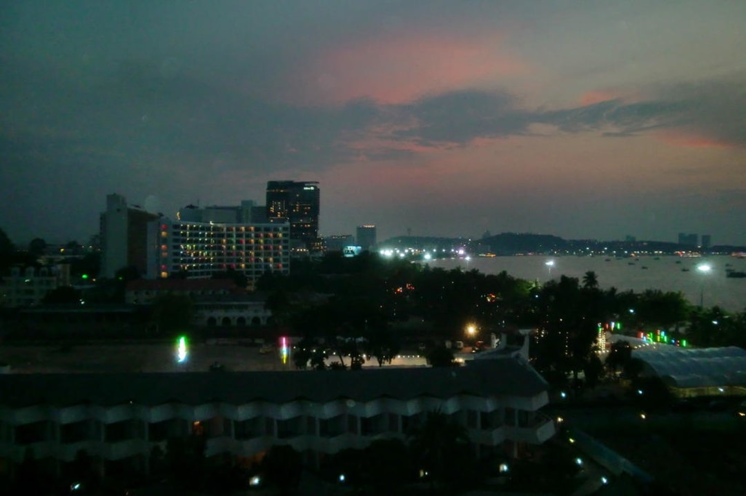 Pattaya Beach by Night Hotel Pattaya Discovery Beach