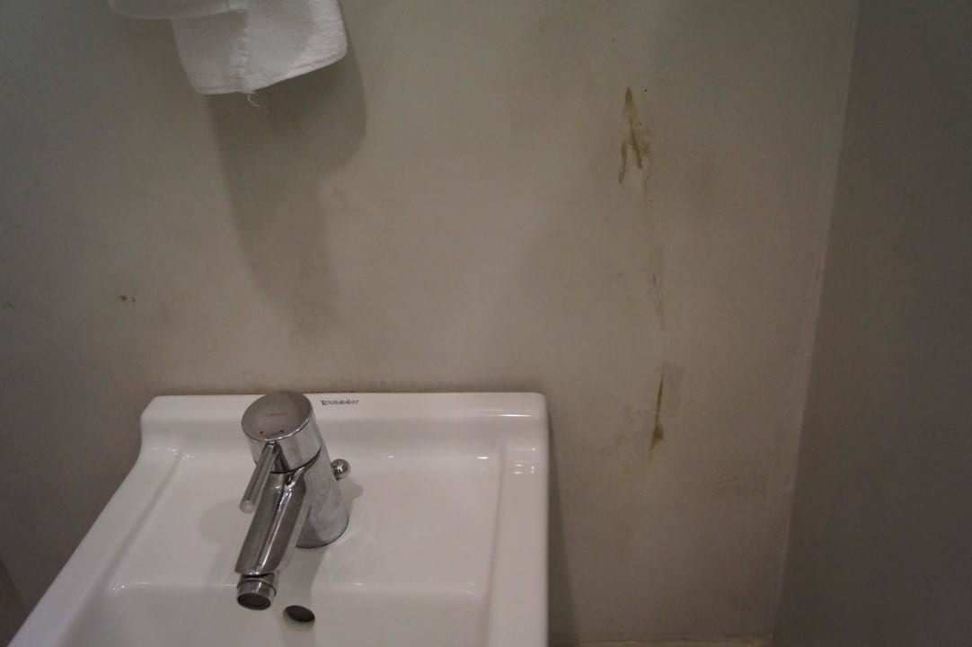 Unschöne Flecken an der Wand Hipotels Mediterraneo