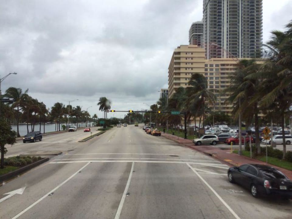 Vor dem Hotel Eden Roc Miami Beach