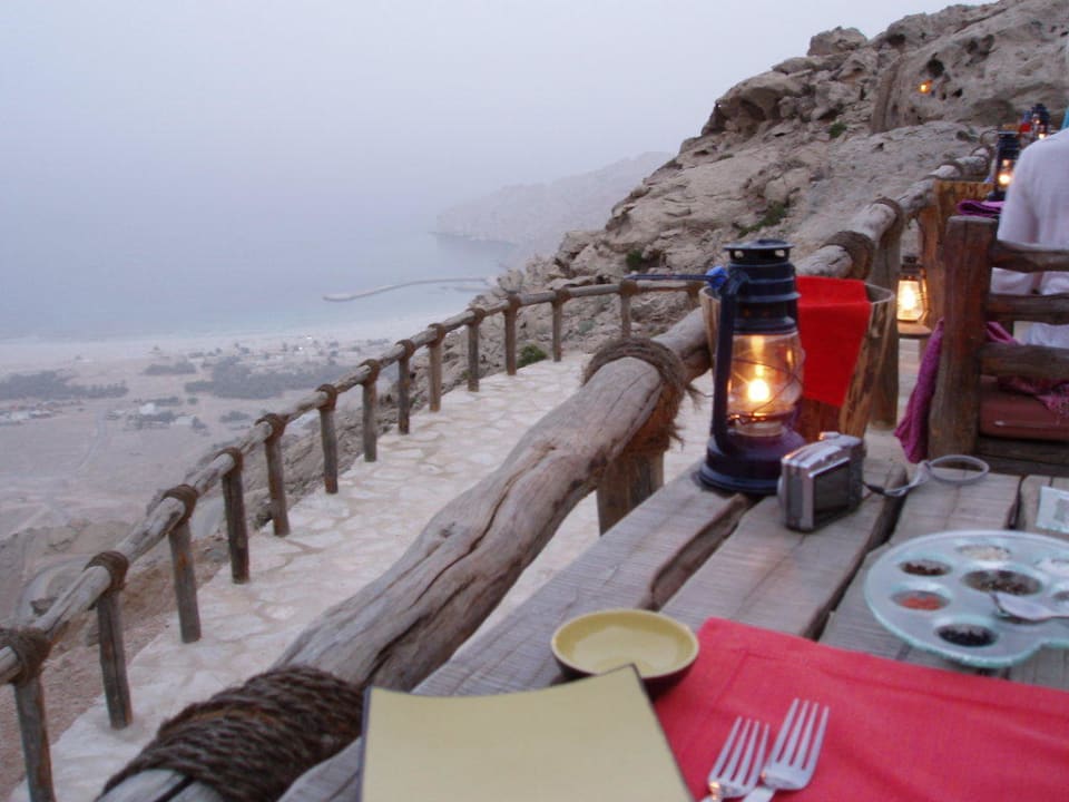 Diner mit Blick auf Zighy Bay Six Senses Spa At Zighy Bay