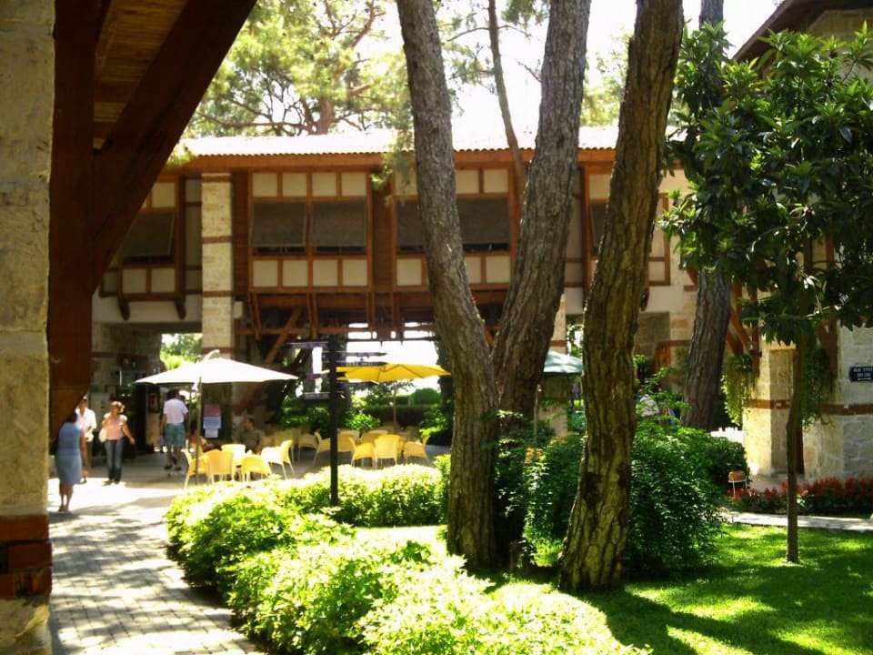 Blick auf den Durchgang am türkischen Café Ulusoy Kemer Holiday Club