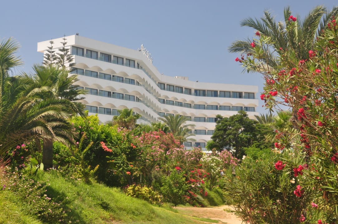 Außenansicht Crystal Springs Beach Hotel