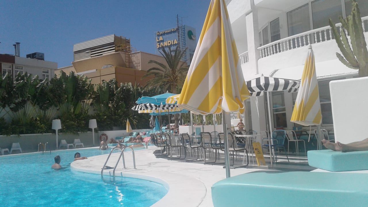 Pool Hotel Gold by Marina