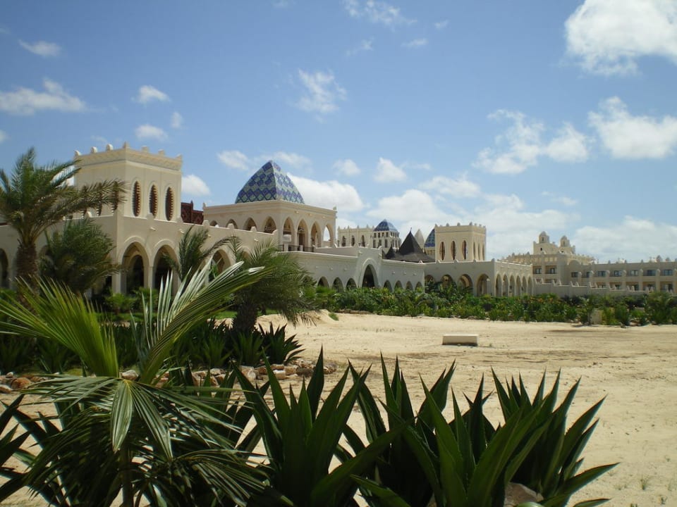 View from garden Hotel Riu Karamboa