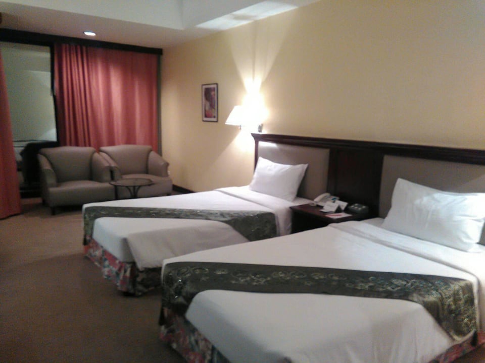 Große Zimmer Hotel Tai Pan