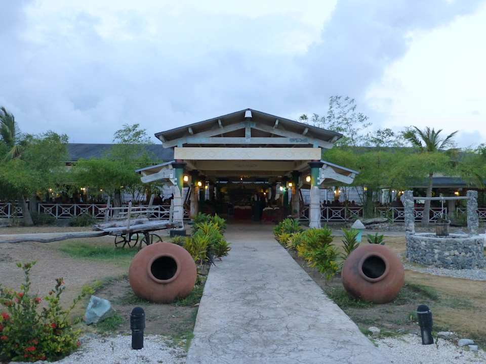 Eingang des Restaurants Caribeno Hotel Playa Pesquero