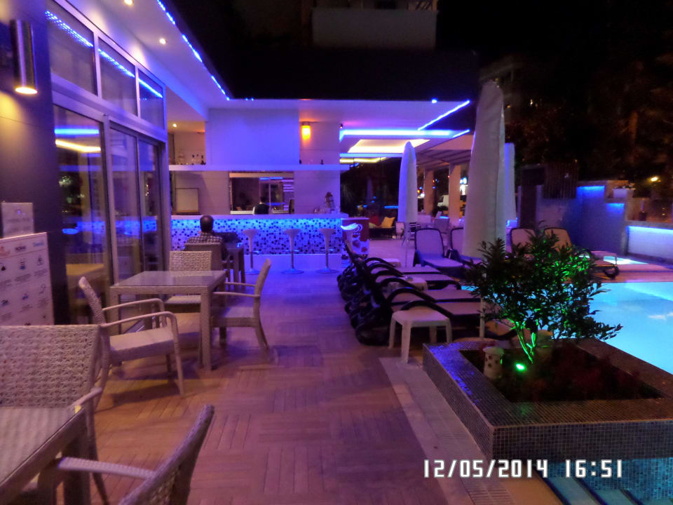 ...und die Bar Hatipoglu Beach Hotel