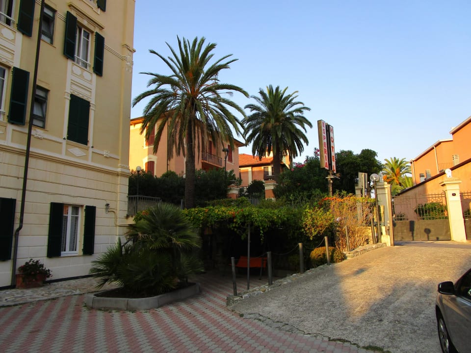 Einfahrt Hotel Esperia