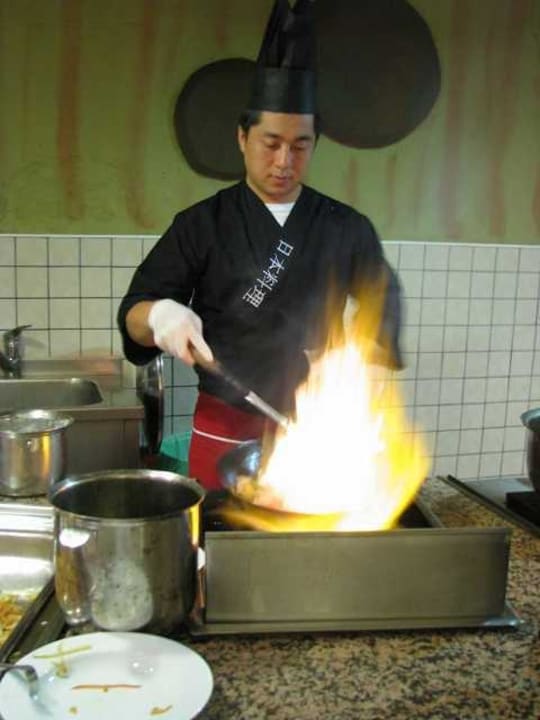 Asiatischer Koch Ali Bey Club