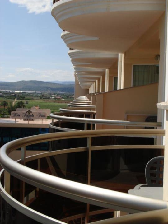 Вид на соседние балконы ZT Hotel & Spa Peñíscola Plaza Suites