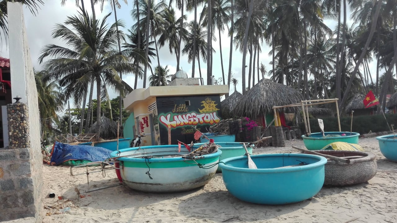Strand links vom Hotel Hoang Ngoc Beach Resort