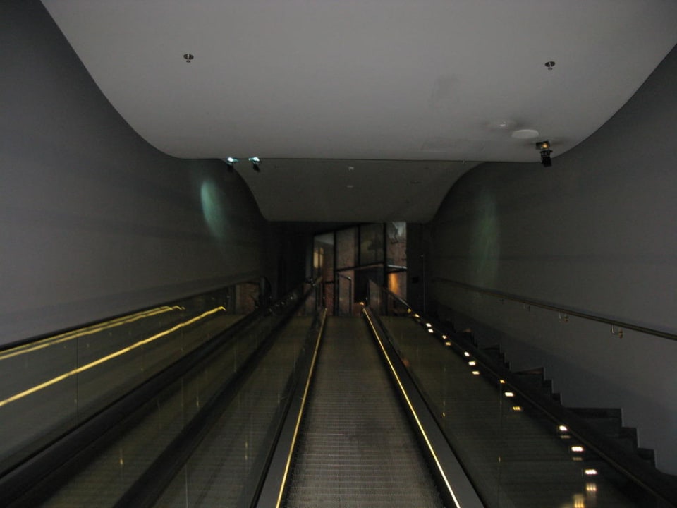 Die Rolltreppe zur Lobby Mövenpick Hotel Hamburg