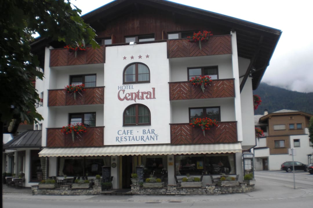 Das Restaurant mit aussen Terrasse Hotel Central