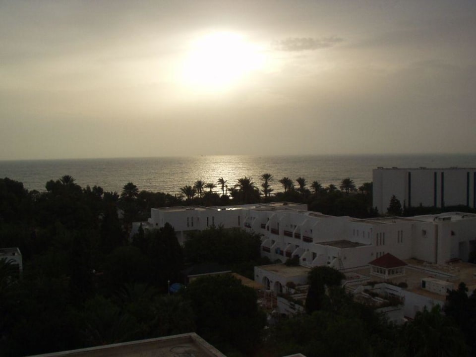 Blick über Gartenanlage zum Meer Marhaba Royal Salem