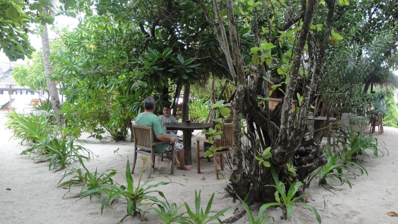 Bar bei den Wasserbungis NH Collection Maldives Reethi Resort