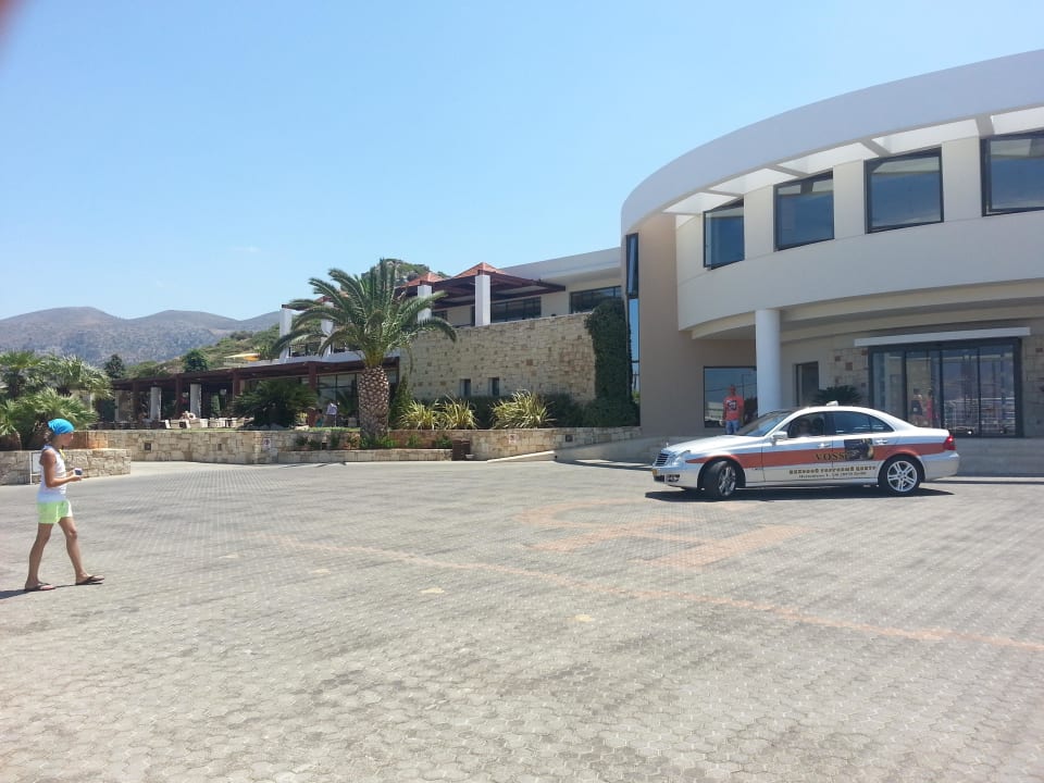 Eingang zum Hotel Grand Hotel Holiday Resort