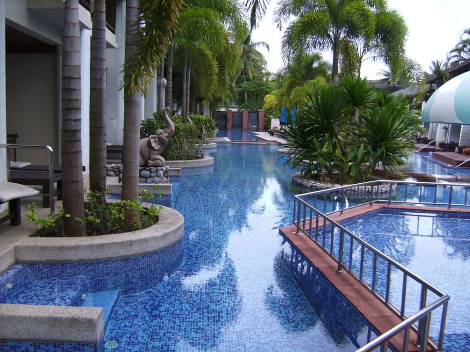 Pool im hinteren Bereich des Hotels La Flora Khao Lak