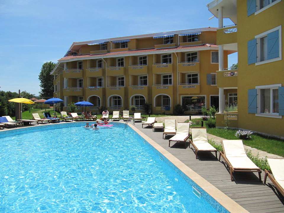 Pool Blue Orange Beach Resort