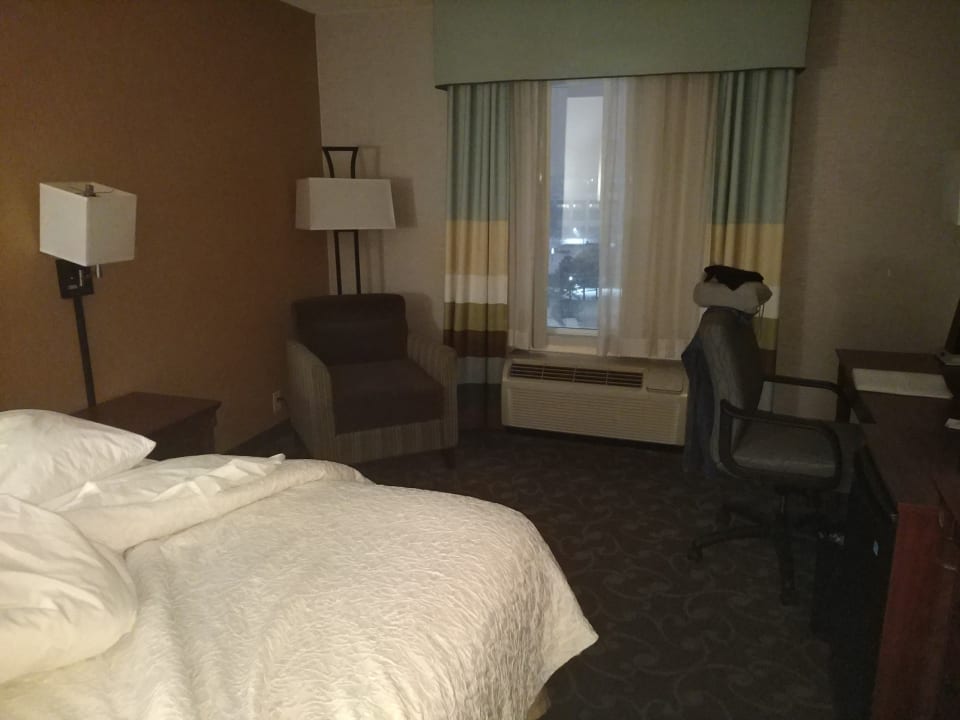 Zimmer Hotel Hampton Inn & Suites Toronto Airport