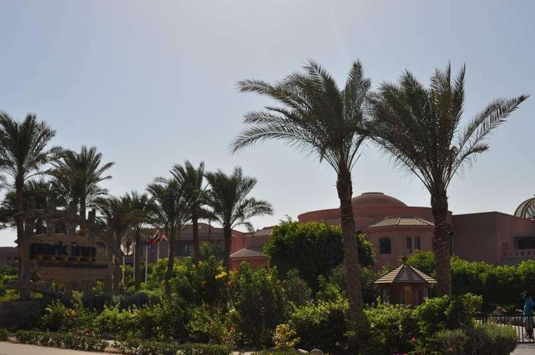 Widok z ulicy Parrotel Aqua Park Resort