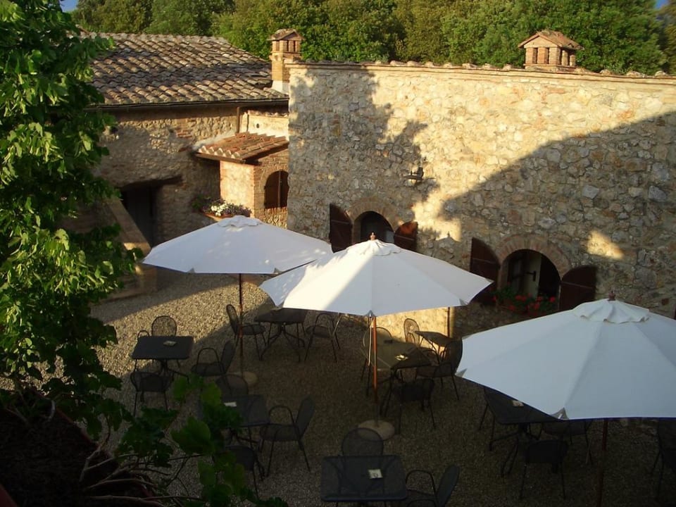 Blick in den Innenhof Hotel Borgo Gallinaio