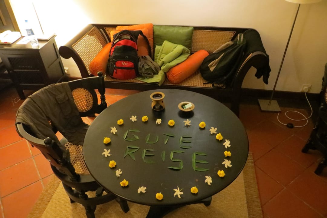 Abschiedgruß vom Zimmerboy Cinnamon Lodge Habarana