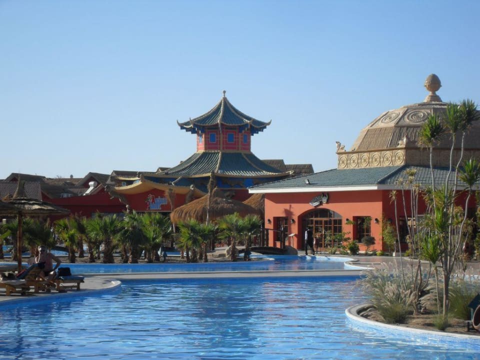 Vue sur piscine et restaurants Pickalbatros Jungle Aqua Park Resort - Neverland Hurghada