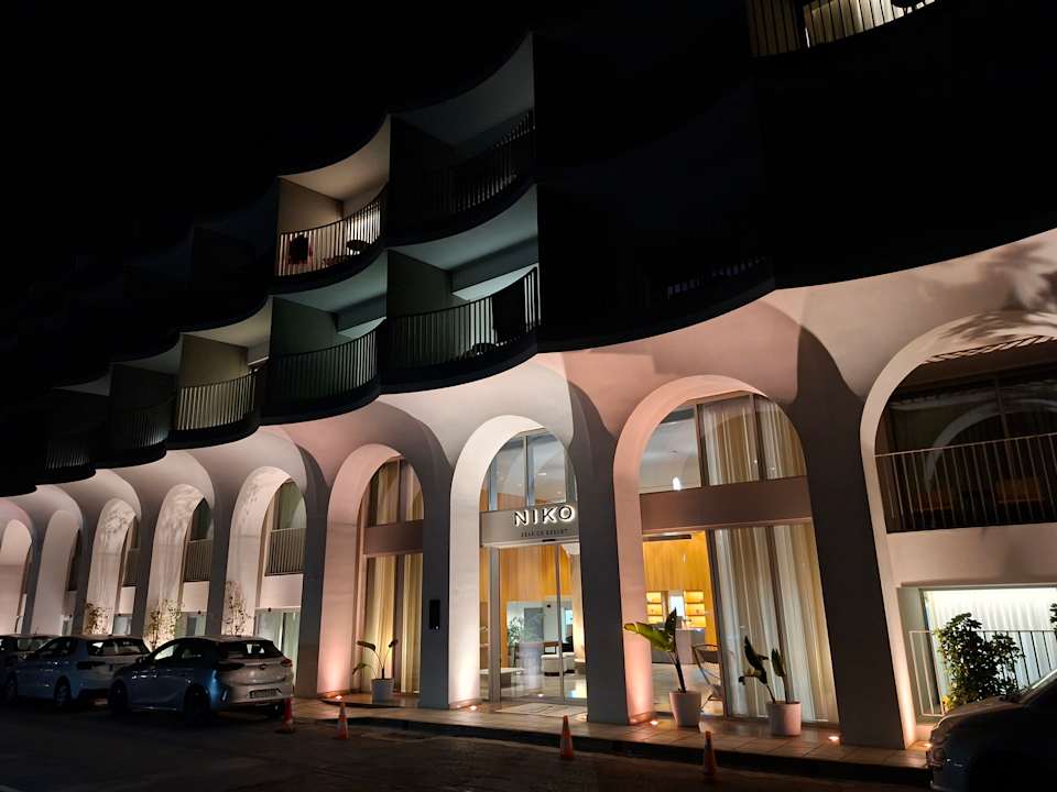 Außenansicht NIKO Seaside Resort - MGallery