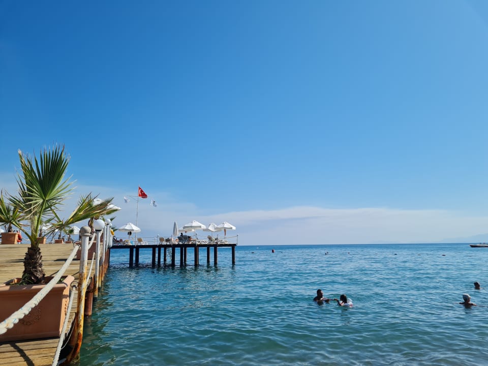 Strand Royal Wings Hotel