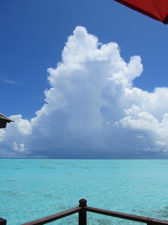 Da hinten hat es wohl ein wenig geregnet  Sun Siyam Olhuveli