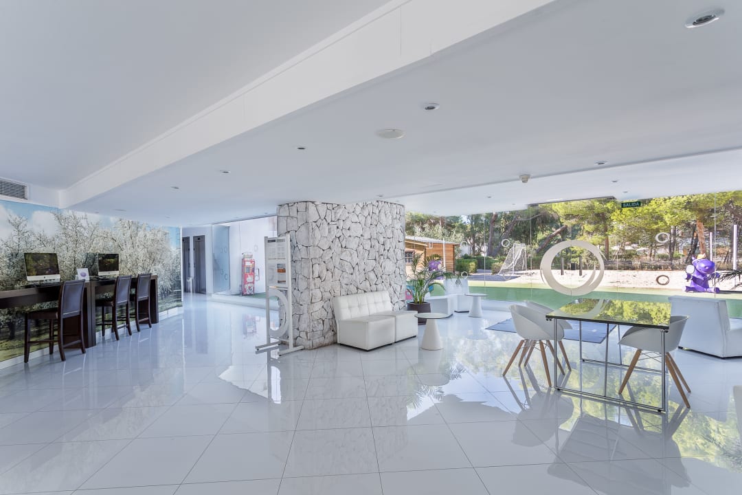 Lobby FERGUS Style Cala Blanca Suites