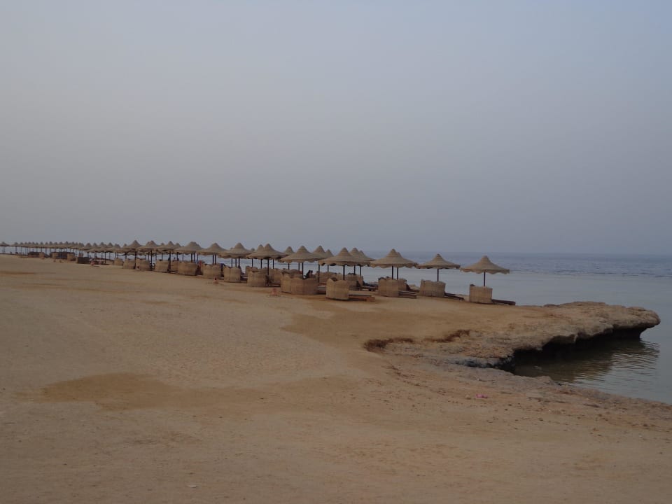 Plaz z dalky Three Corners Happy Life Beach Resort