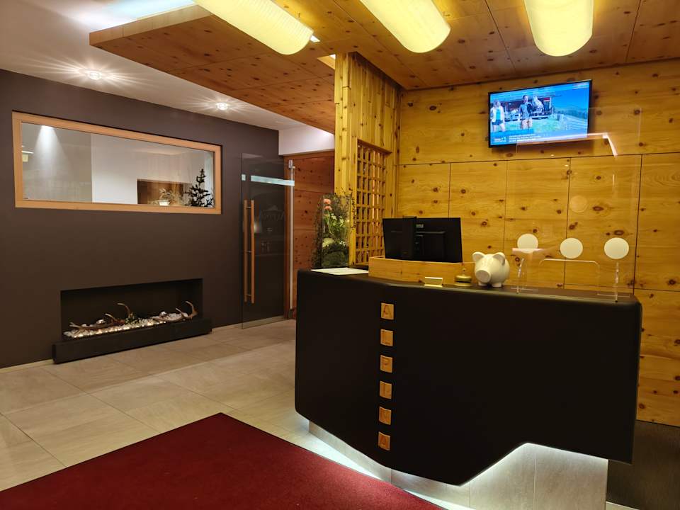 Lobby Hotel Alpina