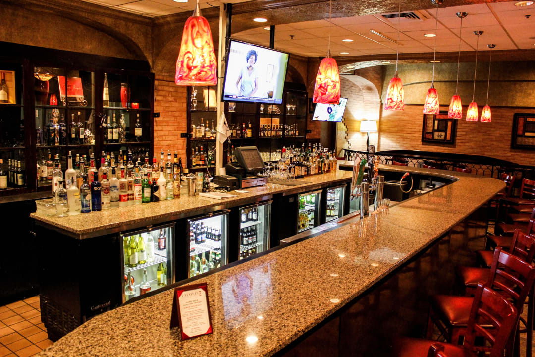 Tavolo72 Lounge at Crowne Plaza Cleveland Airport Hotel Crowne Plaza Cleveland Airport